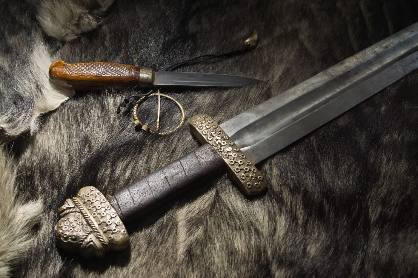 The single-edged Viking Age enegget sword