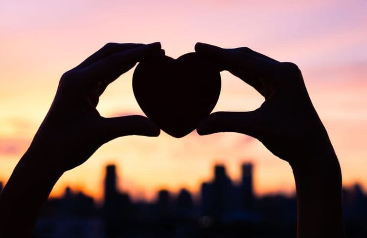Artificial Heart Keeps Patient Alive for 100 Days