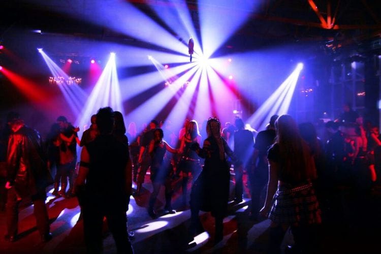 When 2,000 Strangers Showed Up for a Teenager's Party
