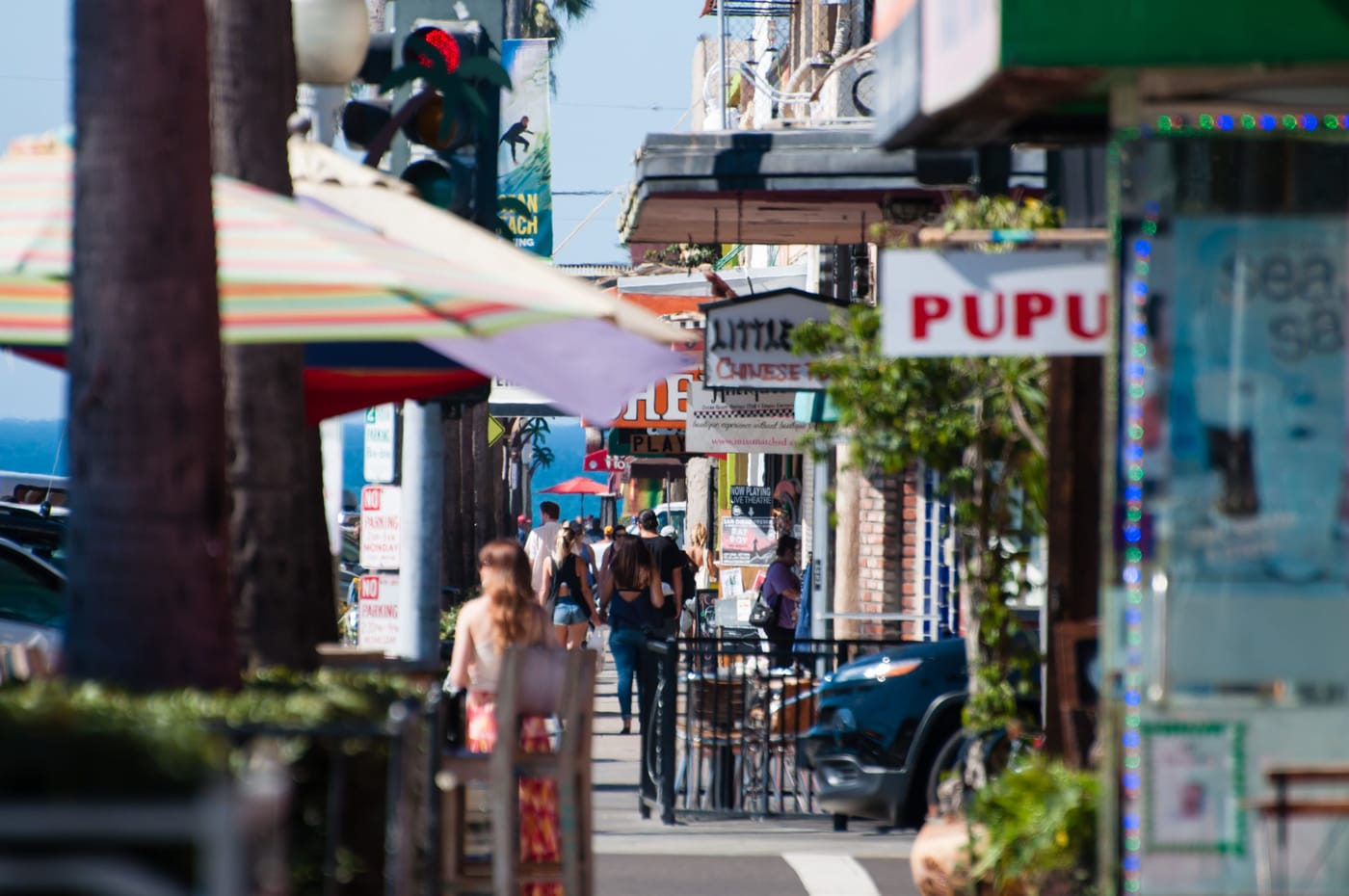 Diners outside an immigrant-owned restaurant in a Los Angeles neighborhood strip mall
