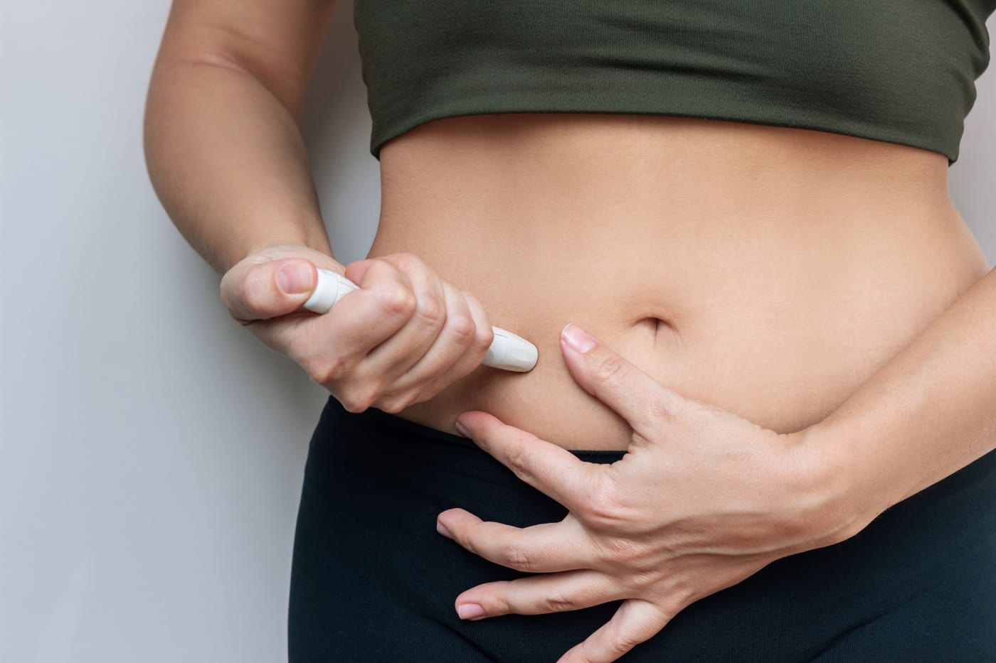 Person injecting insulin representing the FDA approval of Awiqli the world's first once-weekly basal insulin for type 2 diabetes