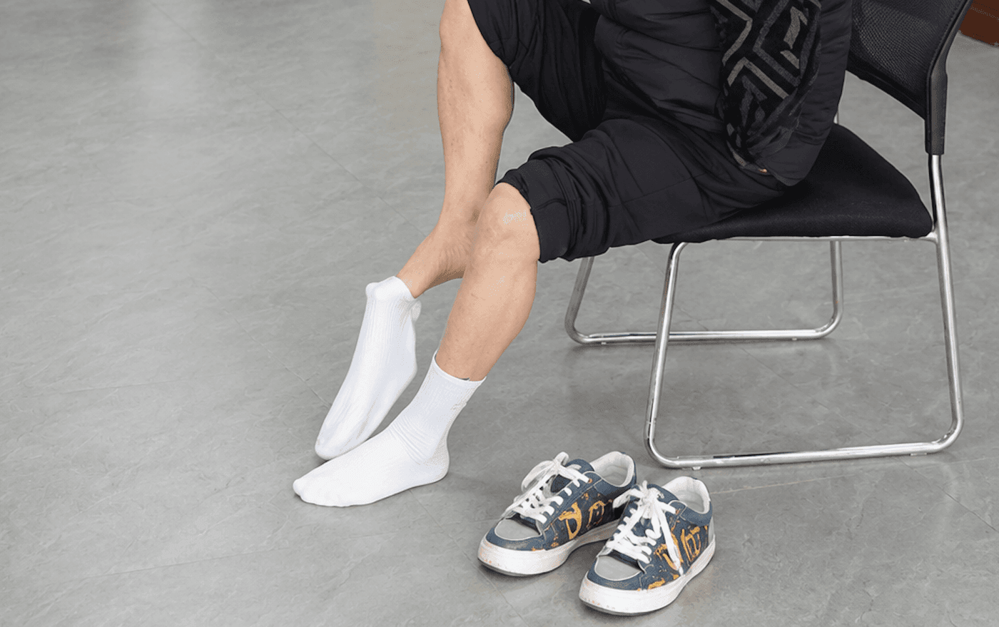 Li Fengqiang of China demonstrating record-breaking sock skill using only his feet